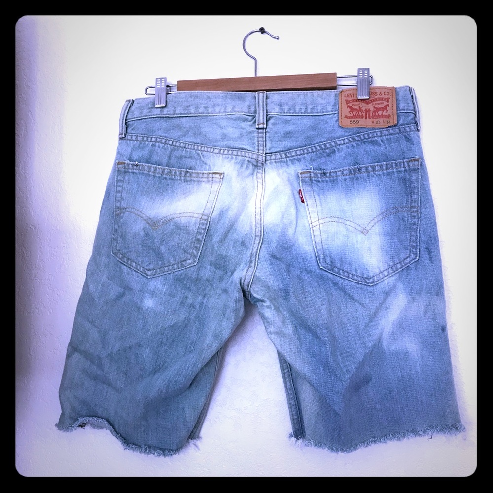 Men’s Levi 559 distressed cutoff shorts 34 Waist
